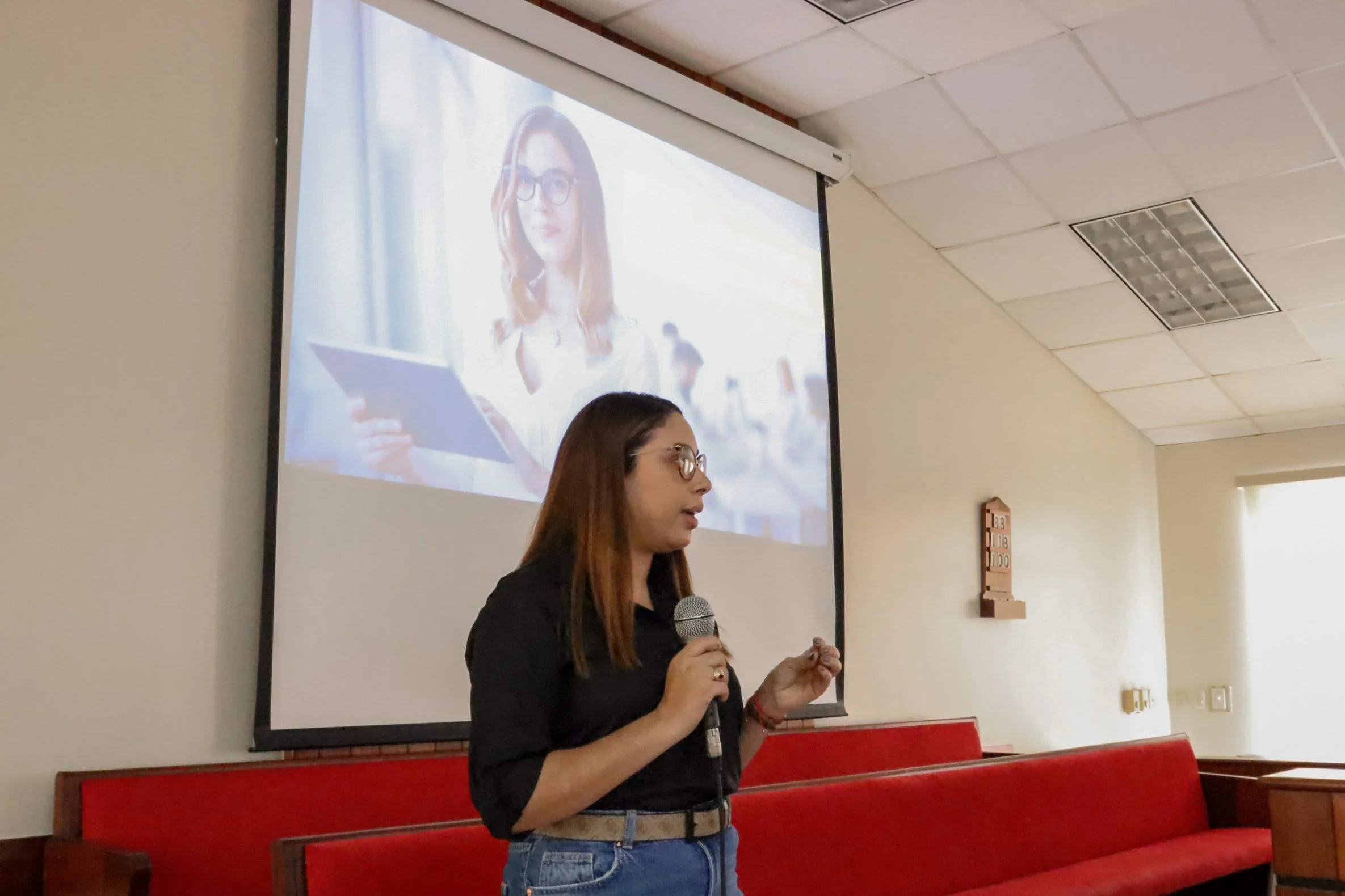 Fotografía histórica recuperada: Migrantes venezolanos reciben herramientas para su inclusión laboral en RD