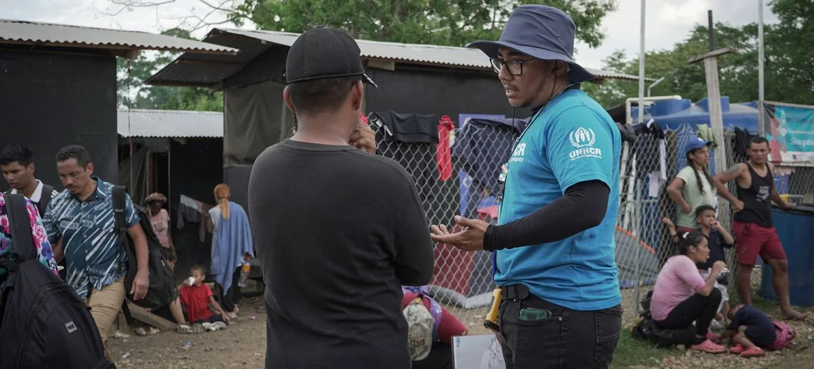 Miles de refugiados y migrantes de todo el mundo llegan cada día a Lajas Blancas, uno de los dos centros de acogida temporal gestionados por el gobierno panameño, tras cruzar la selva del Darién.