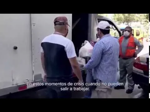Vista previa de Familias de refugiados y migrantes vulnerables venezolanos reciben alimentos en Perú