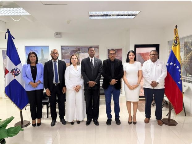 Equipo del Consulado Dominicano en Caracas liderado por el Consul Hector Pastor Vázquez