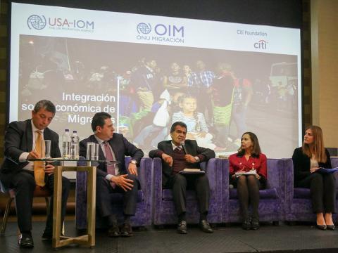 Representantes de la OIM, la Oficina del Presidente de Colombia, el Ministerio de Relaciones Exteriores de Perú y la Agencia de los Estados Unidos para el Desarrollo Internacional