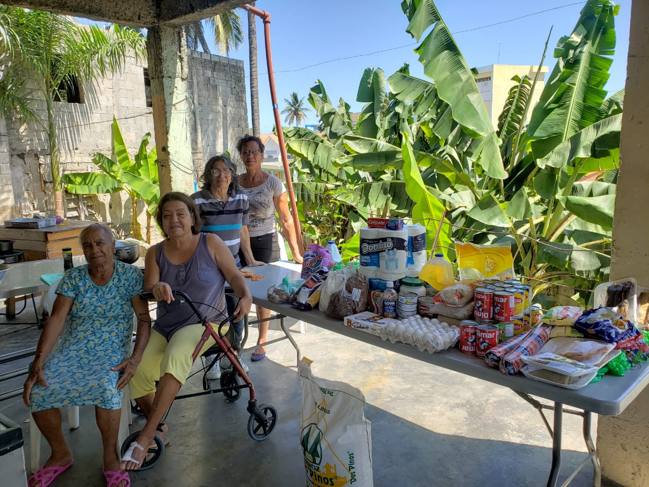 Familias migrantes recibieron alimentos en San Cristobal RD